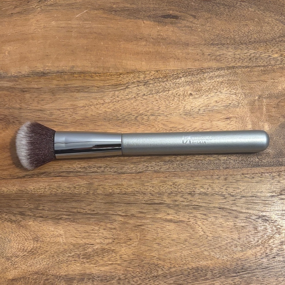 IT Cosmetics Airbrush Smoothing Foundation #102 Makeup Brush